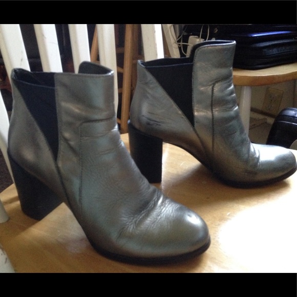 Tahari Shoes - Tahari Pewter Ankle Boots Booties Shoes Sz 6.5 GUC